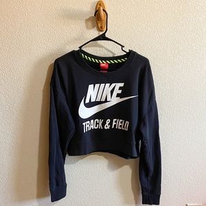 Cropped Nike sweatshirt